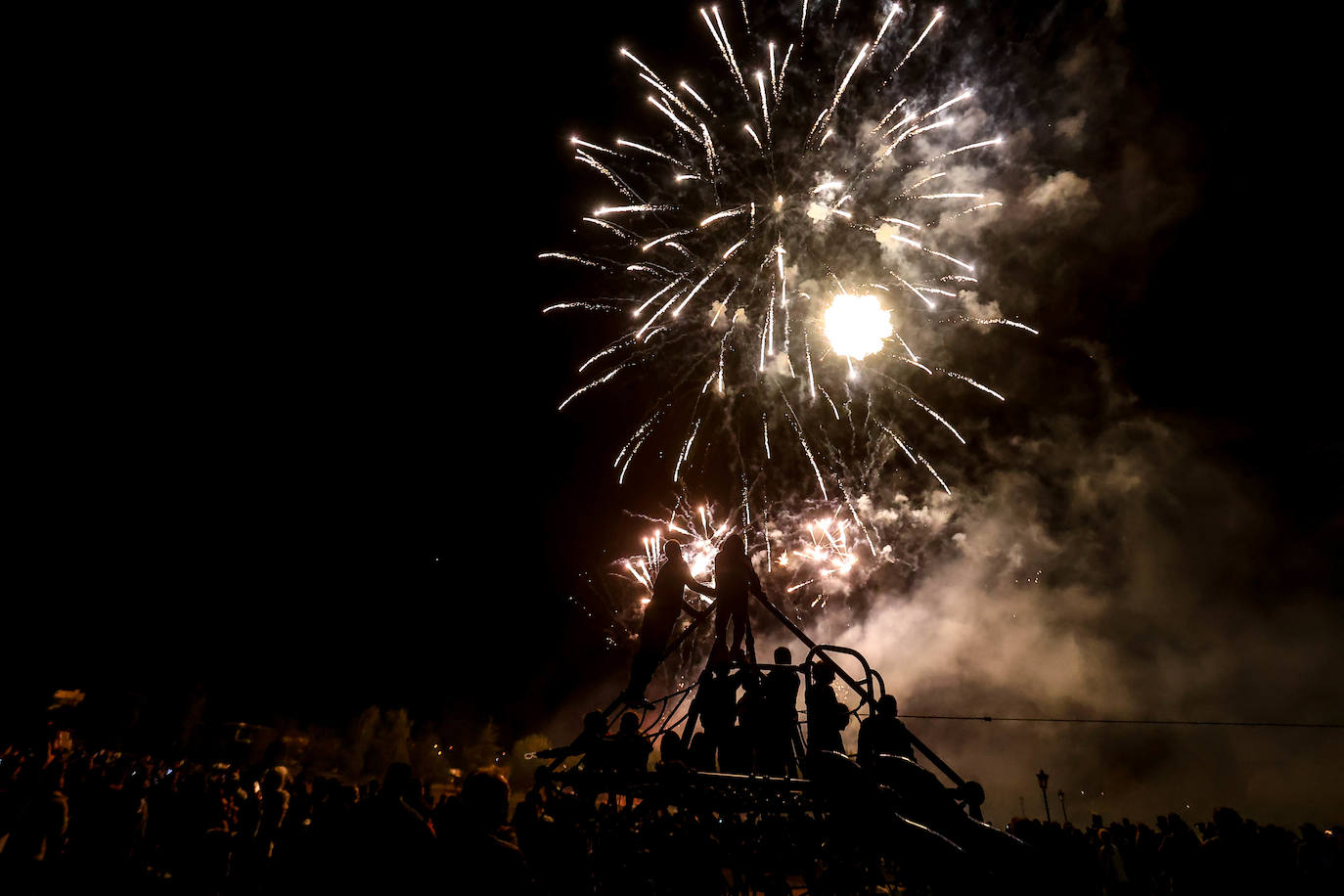 Fotos: Fuegos para una multitud en San Mateo