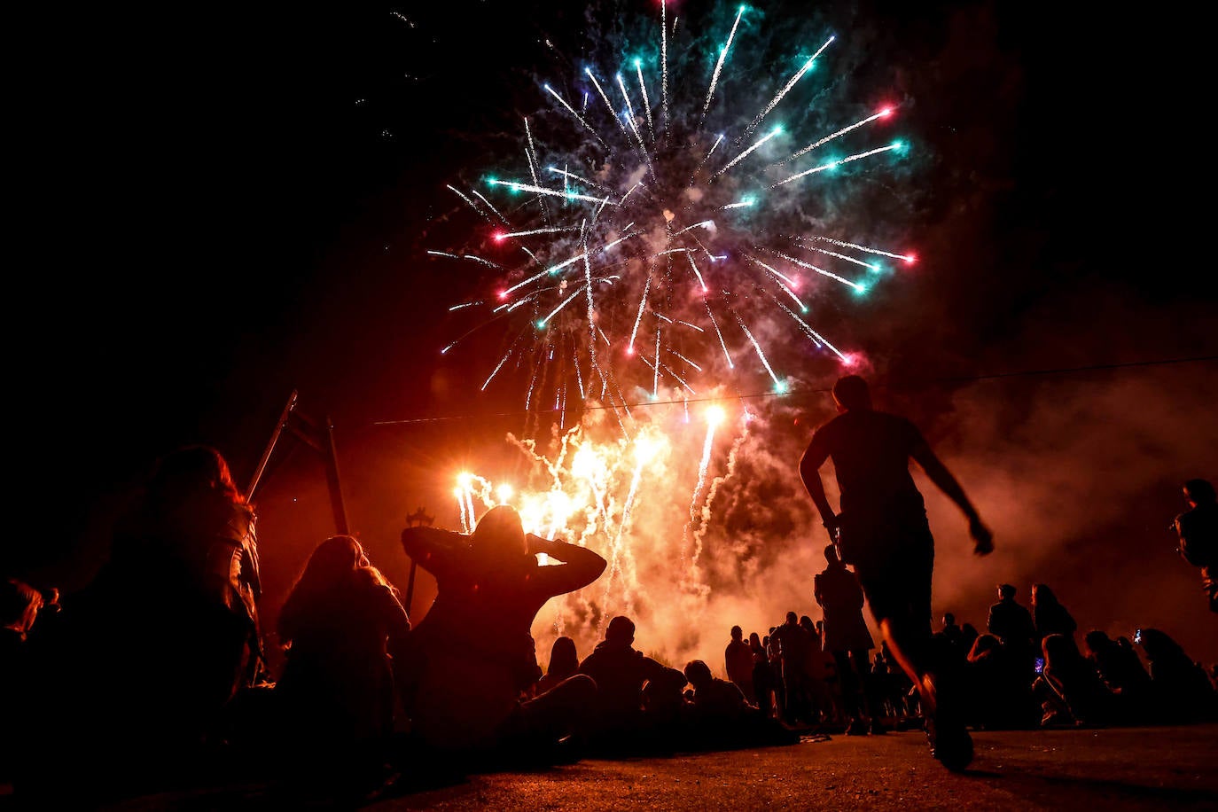 Fotos: Fuegos para una multitud en San Mateo