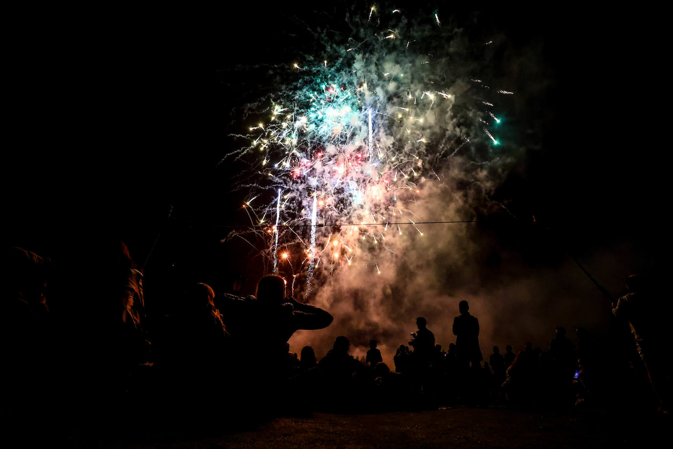 Fotos: Fuegos para una multitud en San Mateo