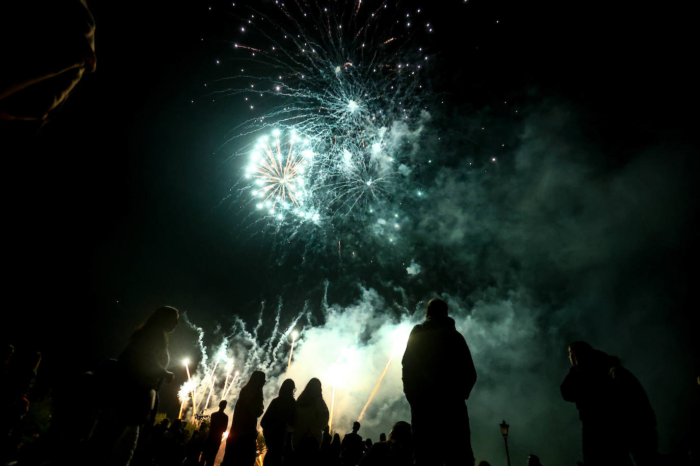 Fotos: Fuegos para una multitud en San Mateo