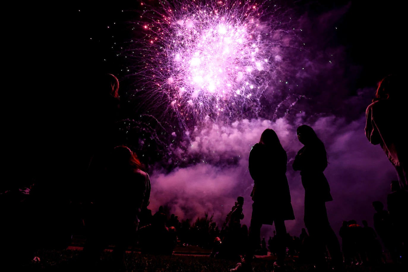 Fotos: Fuegos para una multitud en San Mateo