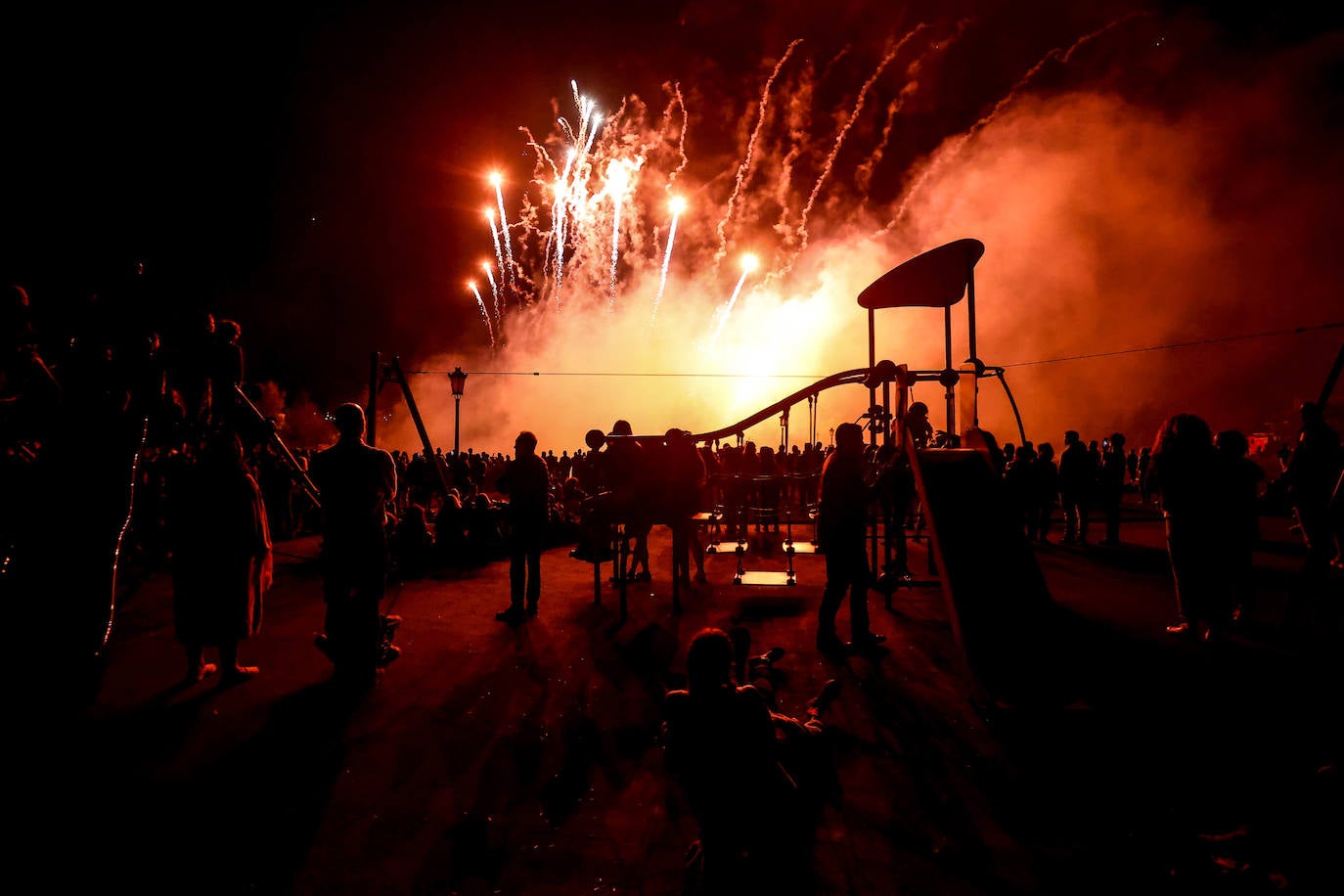 Fotos: Fuegos para una multitud en San Mateo