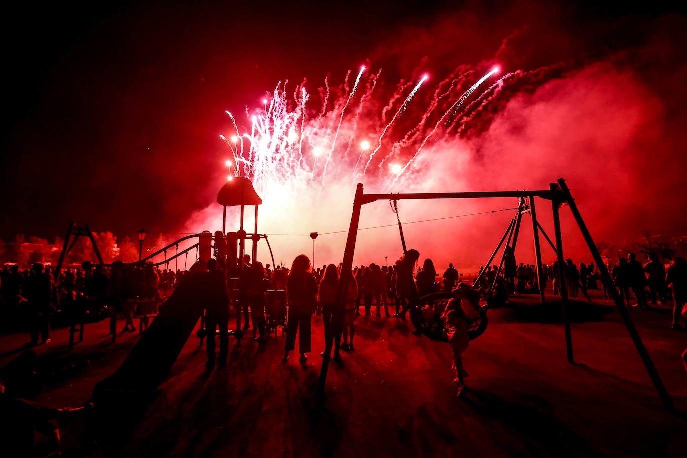 Fotos: Fuegos para una multitud en San Mateo