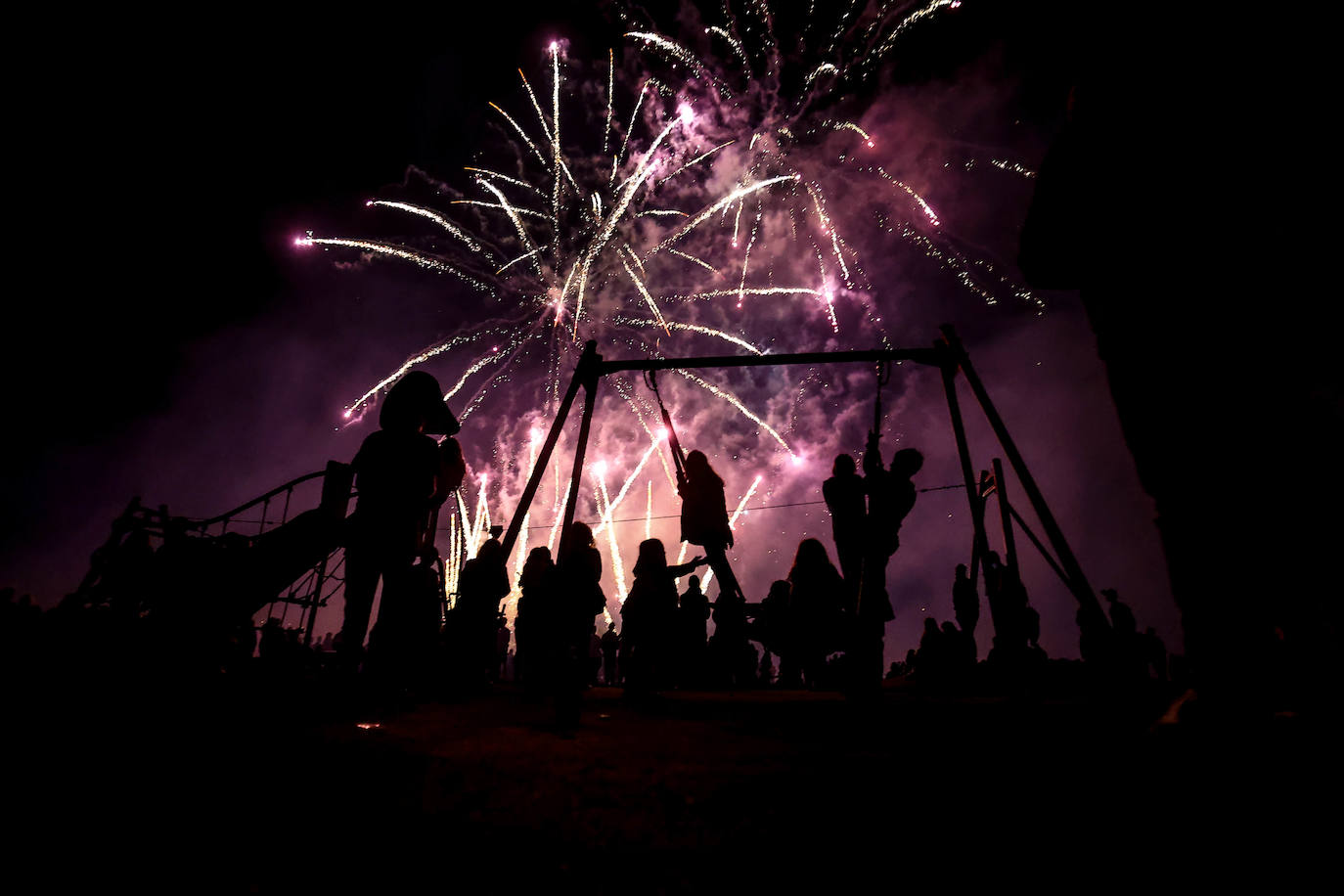 Fotos: Fuegos para una multitud en San Mateo