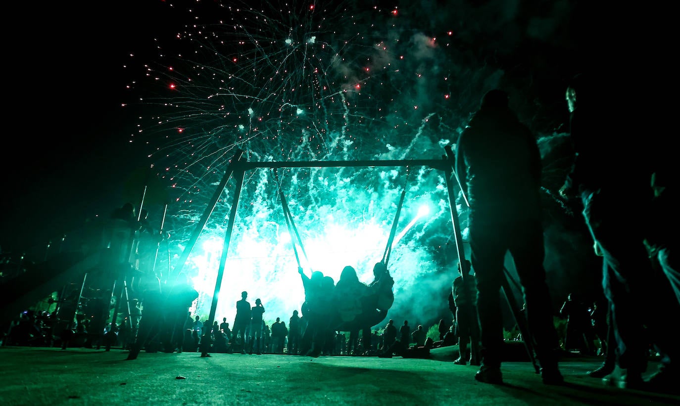 Fotos: Fuegos para una multitud en San Mateo