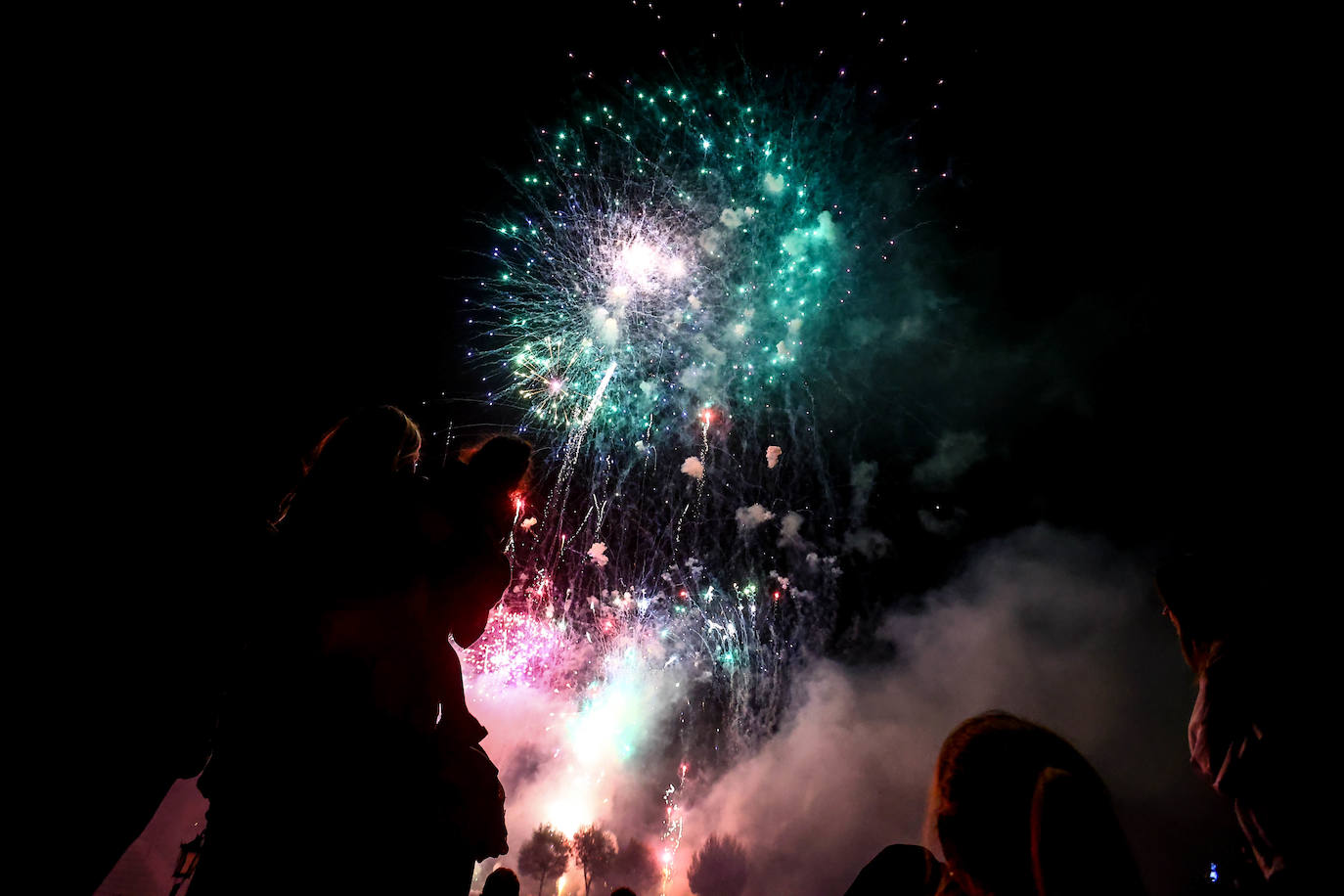 Fotos: Fuegos para una multitud en San Mateo