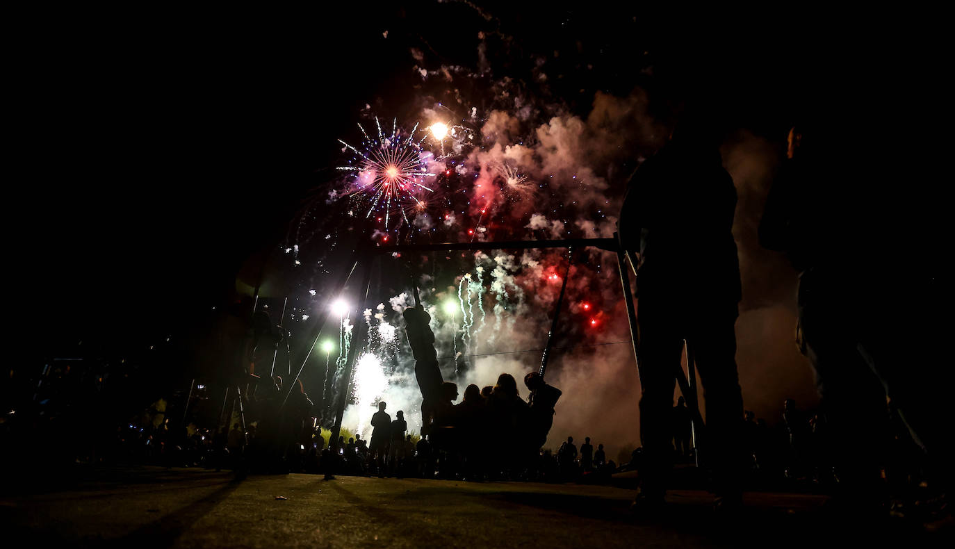 Fotos: Fuegos para una multitud en San Mateo