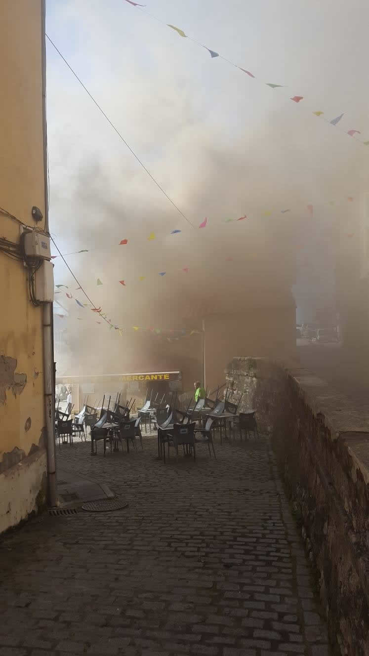 Fotos: Espectacular incendio en Cimadevilla