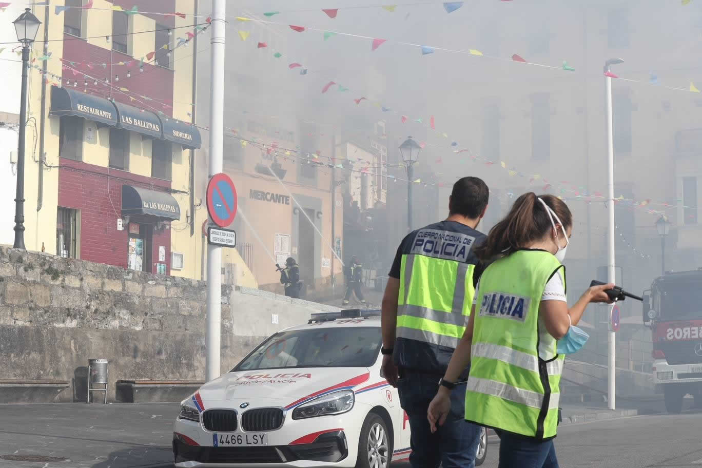 Fotos: Espectacular incendio en Cimadevilla