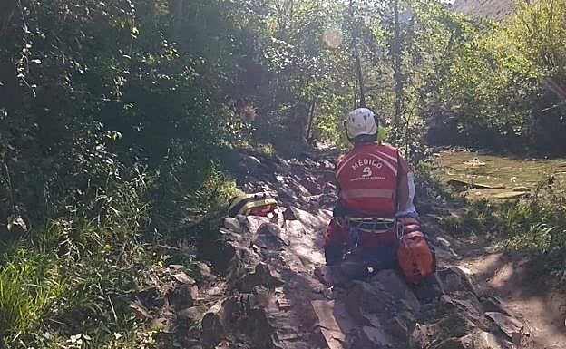 El equipo de rescate, durante la intervención en la Olla de San Vicente. 
