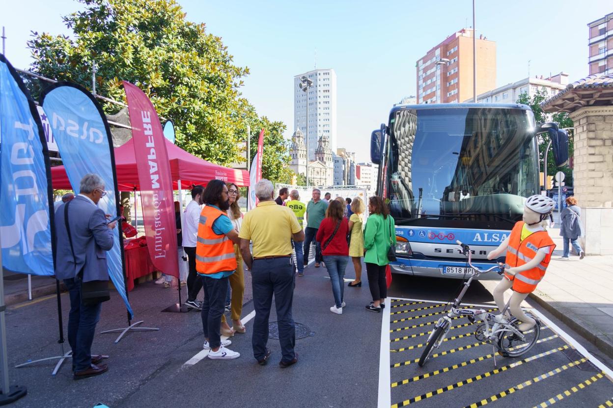 Una bicicleta, dentro de un ángulo muerto del autobús. 