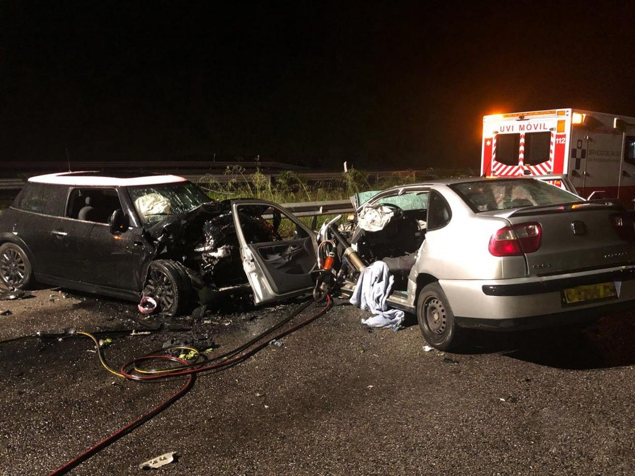 Estado en el que quedaron los coches implicados en el accidente provocado por el kamikaze en 2018 . 