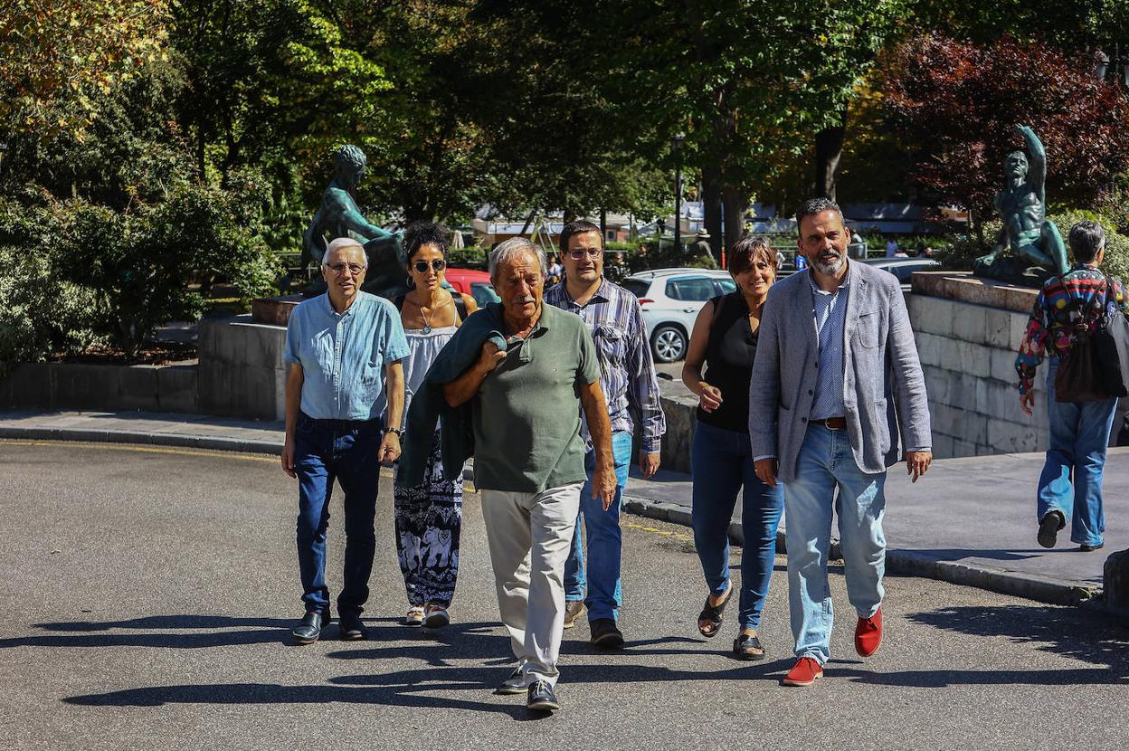 Fidel Rodríguez, Natalia Sánchez Santa Bárbara, Wenceslao López, Diego Valiño, Ana Rivas y Ricardo Fernández acuden al bollo de San Mateo. 