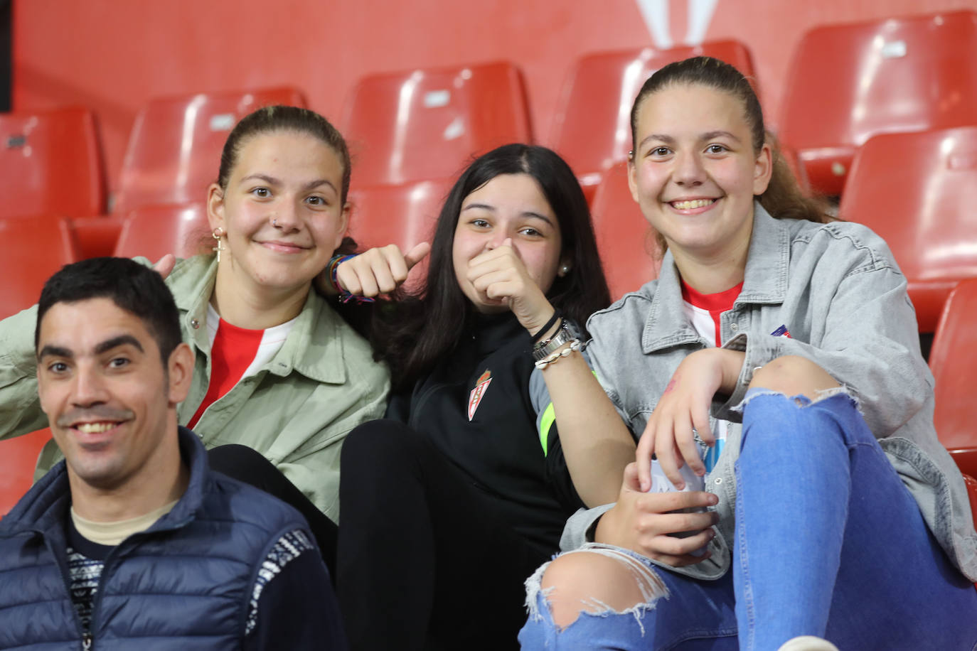 Fotos: ¿Estuviste en el Sporting - Ibiza? ¡Búscate!