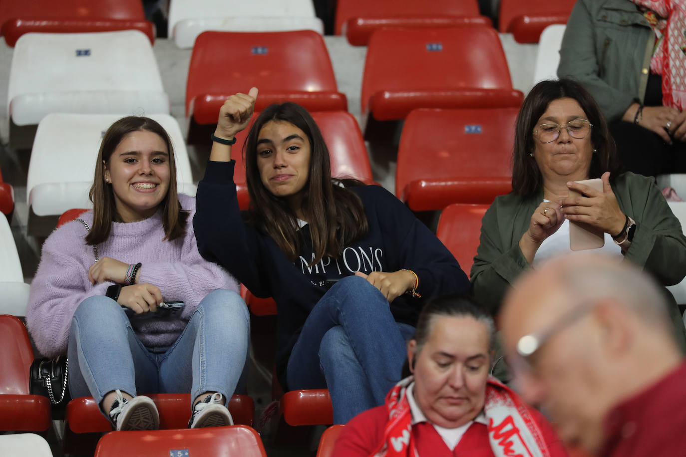 Fotos: ¿Estuviste en el Sporting - Ibiza? ¡Búscate!