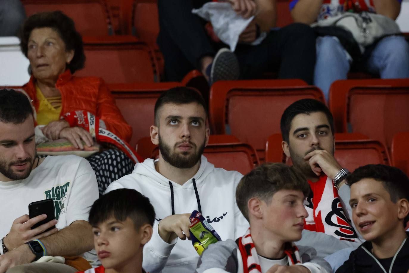 Fotos: ¿Estuviste en el Sporting - Ibiza? ¡Búscate!