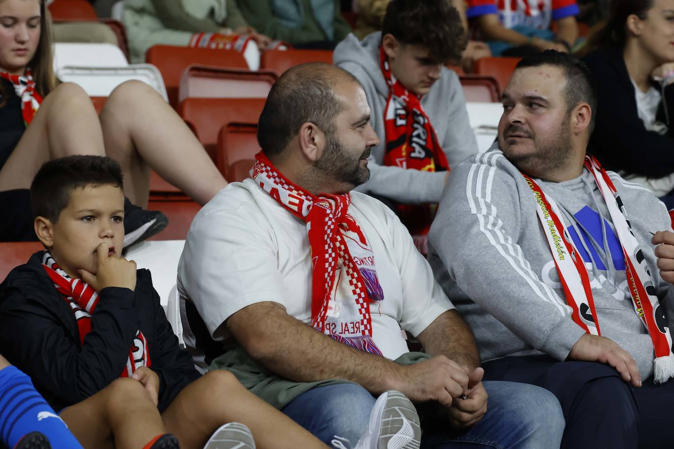 Fotos: ¿Estuviste en el Sporting - Ibiza? ¡Búscate!