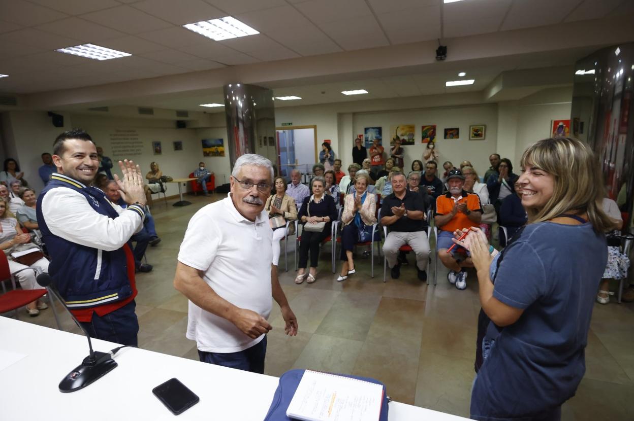 Luis Manuel Flórez 'Floro', en su encuentro con militantes en la Casa del Pueblo. 