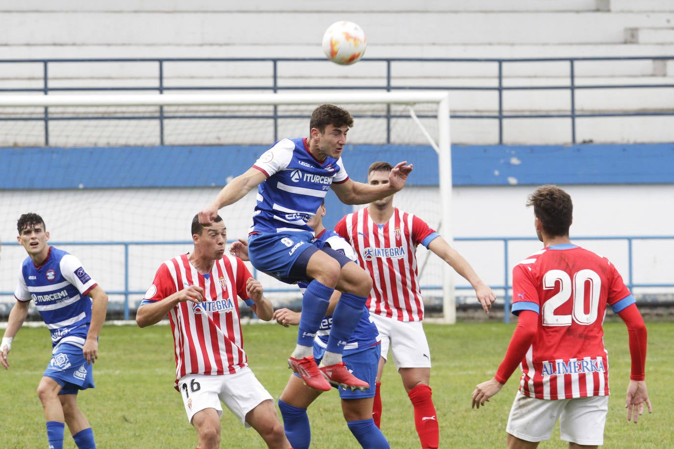 Fotos: Las mejores imágenes del Avilés Stadium - Sporting B