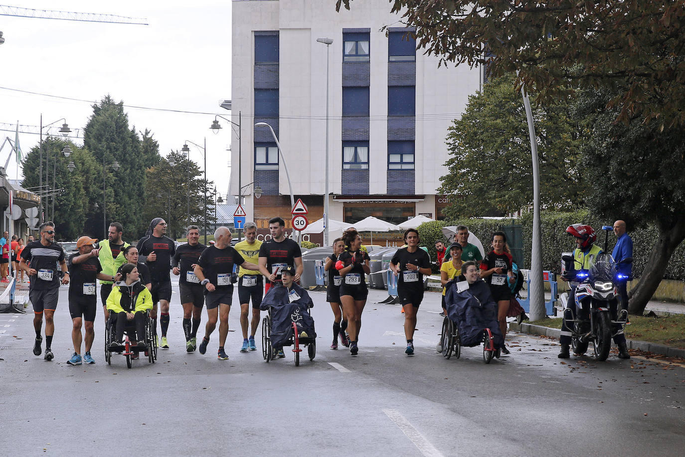 Fotos: Multitudinaria carrera popular del Grupo Covadonga y Santa Olaya