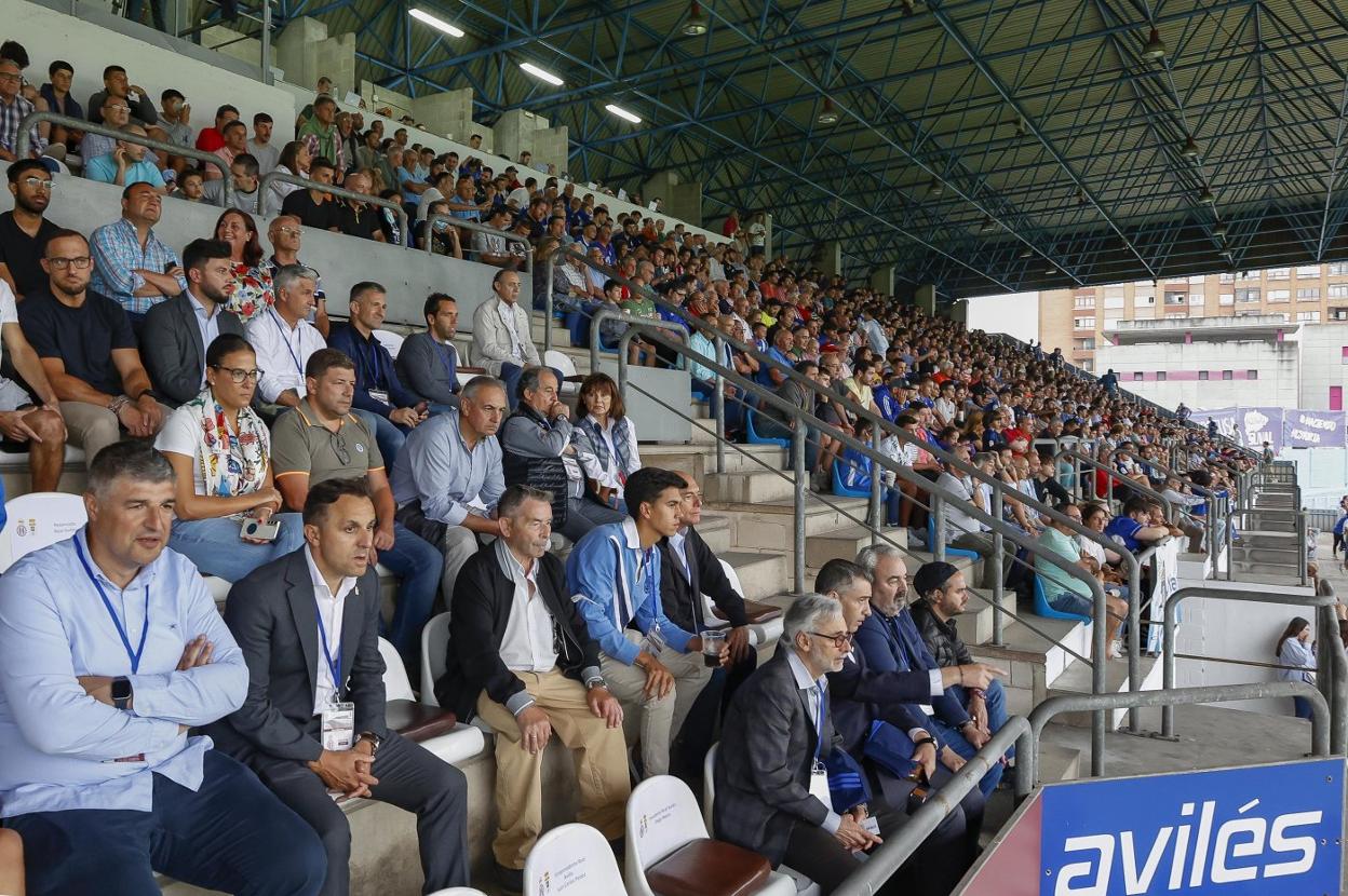 Imagen del último amistoso entre el Real Avilés y el Real Oviedo en el Suárez Puerta. 