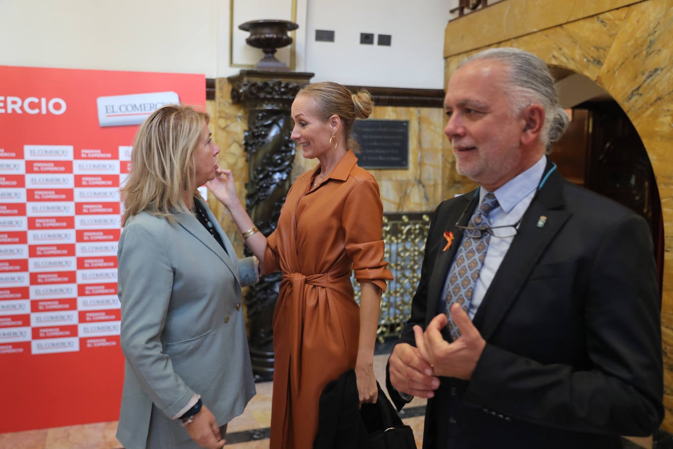 Fotos: EL COMERCIO premia al «mejor retablo de una Asturias que sabe trabajar por el futuro»