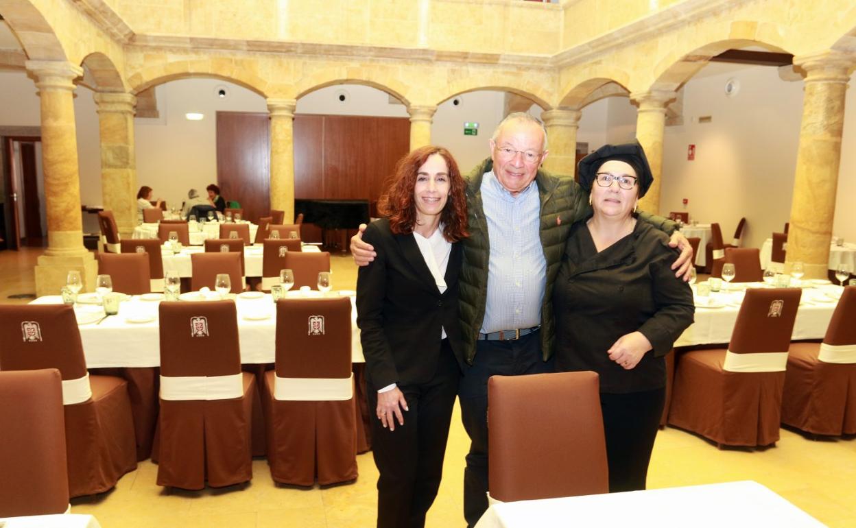 Eva González, Benjamín Alba y Carmen Fernández Parrondo.