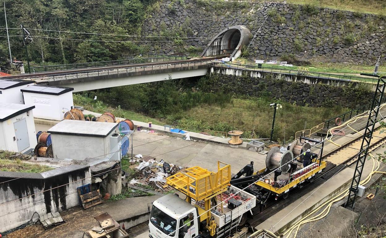 Zona entre los túneles de base y los de Los Pontones por donde fueron evacuados los heridos leves . 