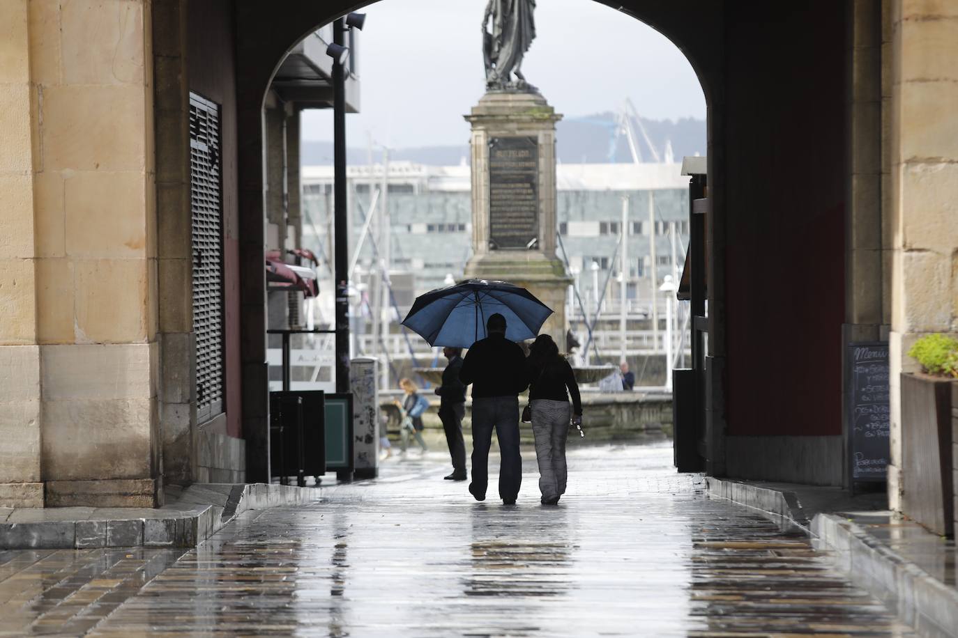Fotos: Asturias bajo el paraguas