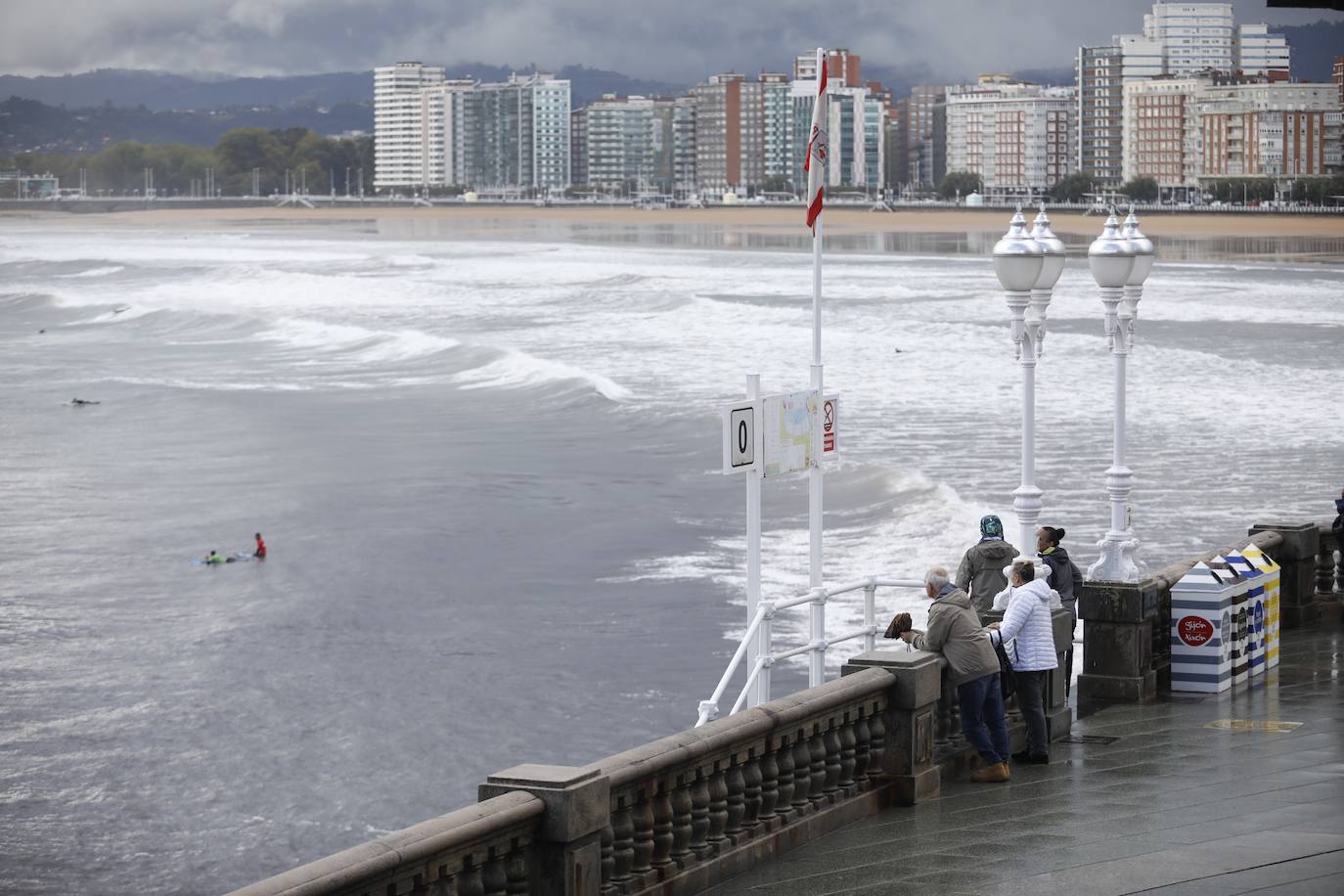 Fotos: Asturias bajo el paraguas