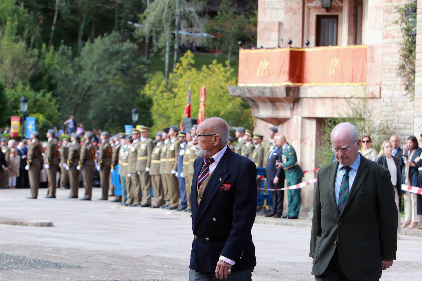 Fotos: Multitudinaria jura de bandera civil en Covadonga
