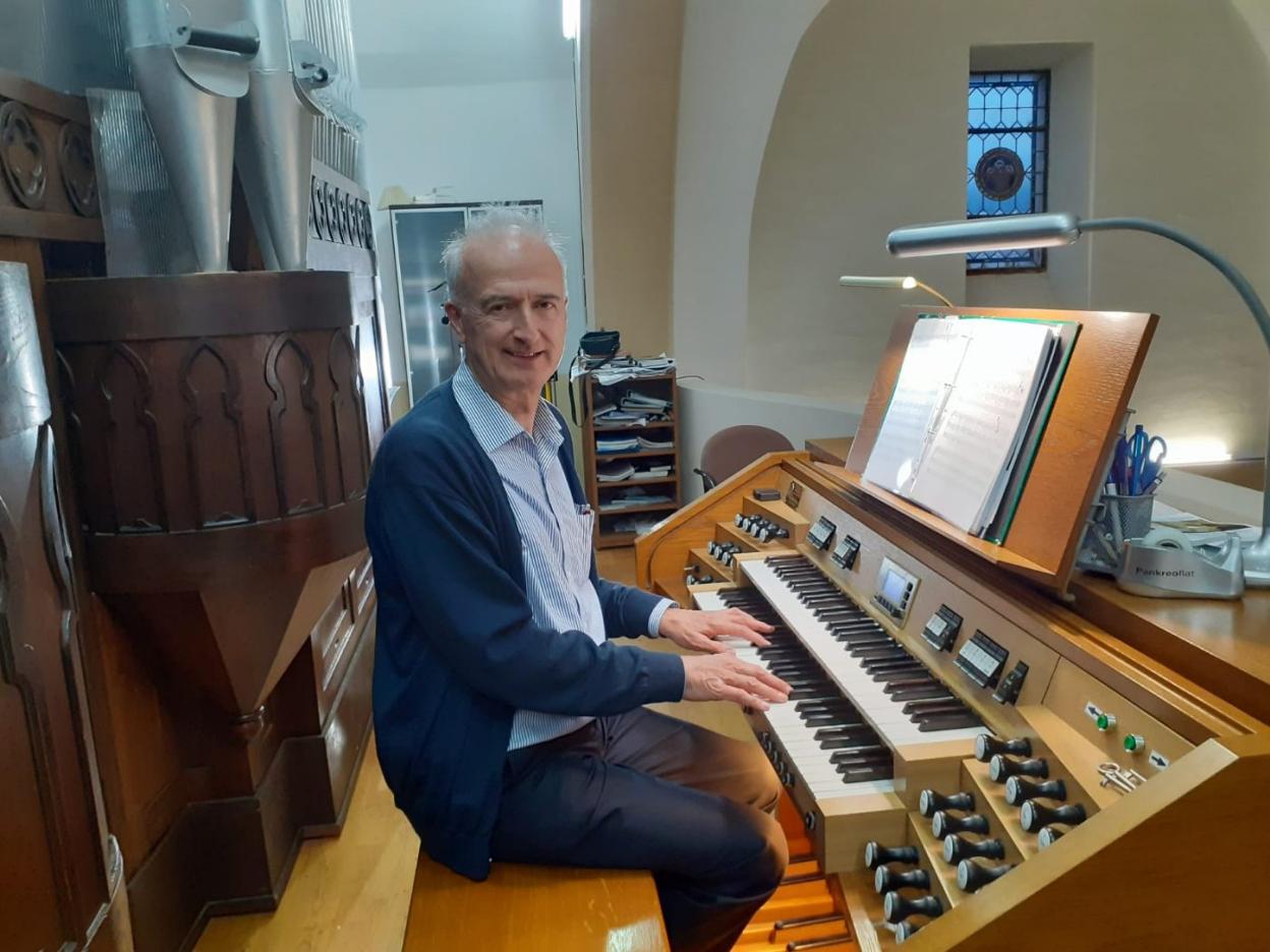 Soto disfruta de la música de Heinrich