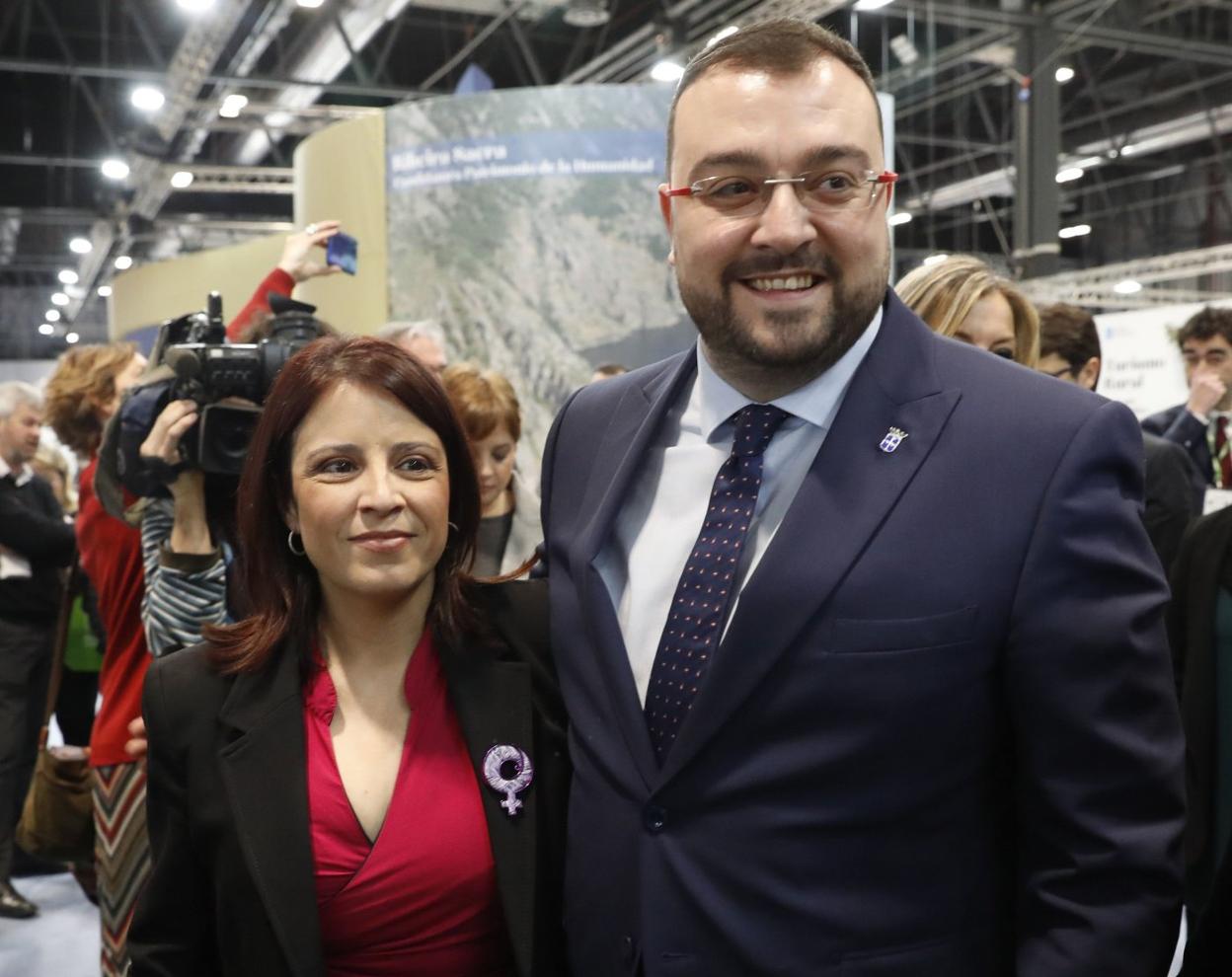 Adriana Lastra y Adrián Barbón, en una presentación en Fitur. 