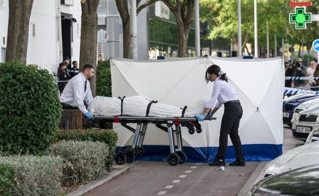 Un joven de 21 años muerto y tres personas heridas graves por un tiroteo en una discoteca de Madrid