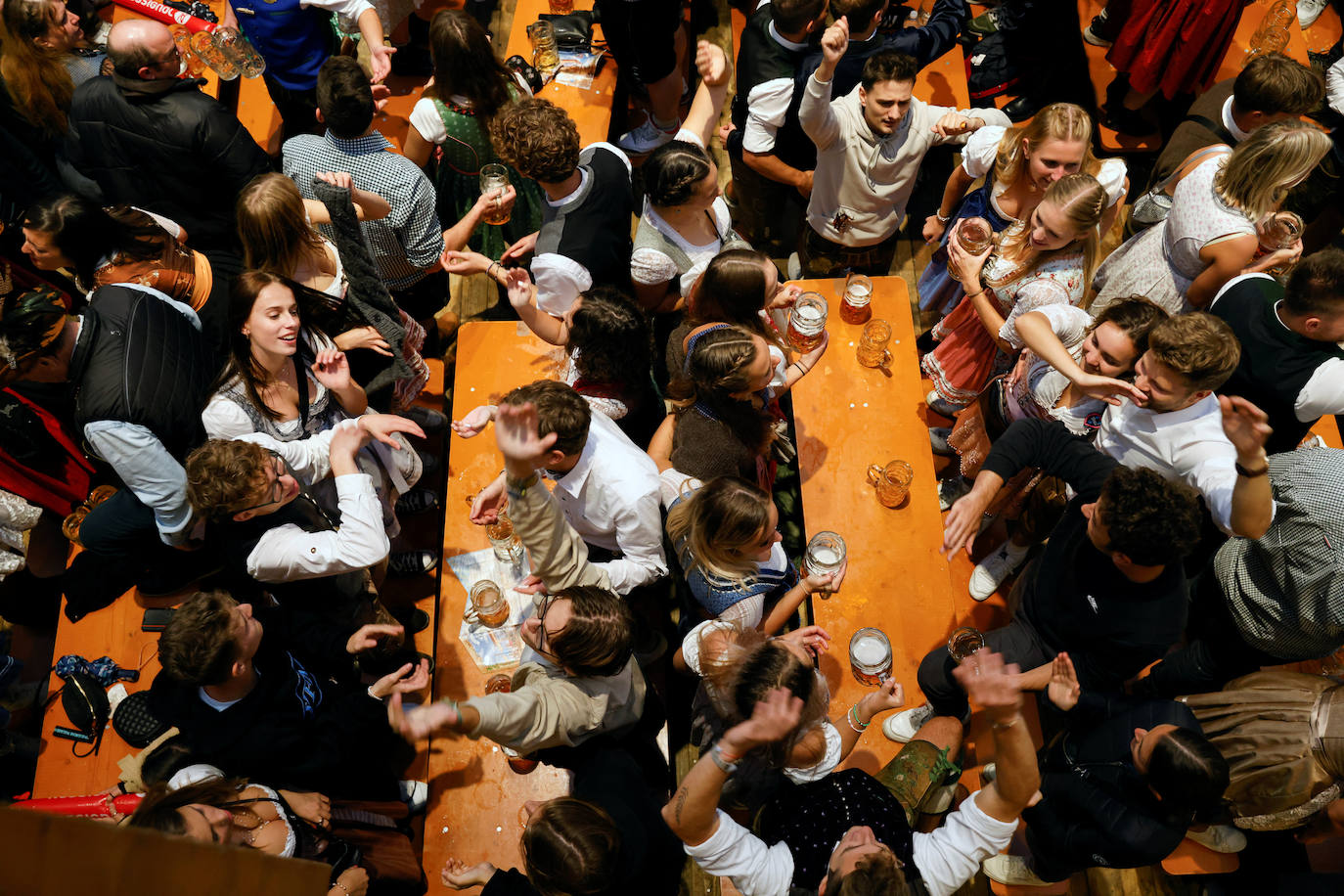 Fotos: Múnich celebra el Oktoberfest con litros de cerveza