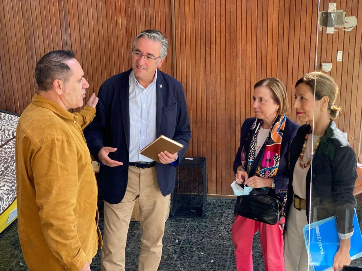 Jorge González, Pablo González, Mariví Cuviella y Ángeles Ahúja. 