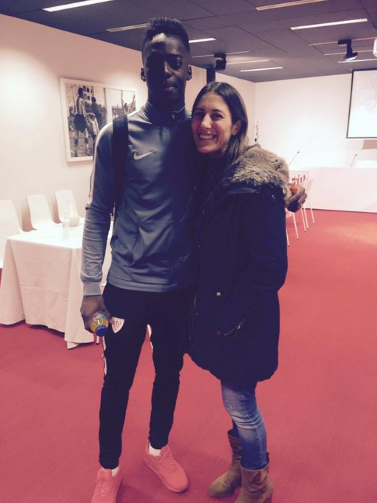 Toscana Viar, junto al jugador del Athletic Iñaki Wiliams. 