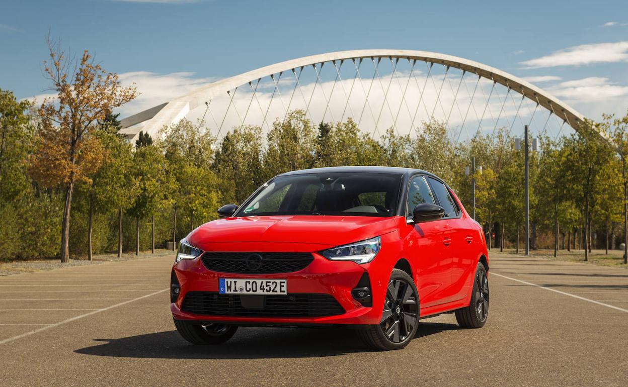 El Opel Corsa 40 Aniversario tiene un precio inicial de 21.440 euros, y también se puede adquirir con una cuota mensual de 200 euros. 