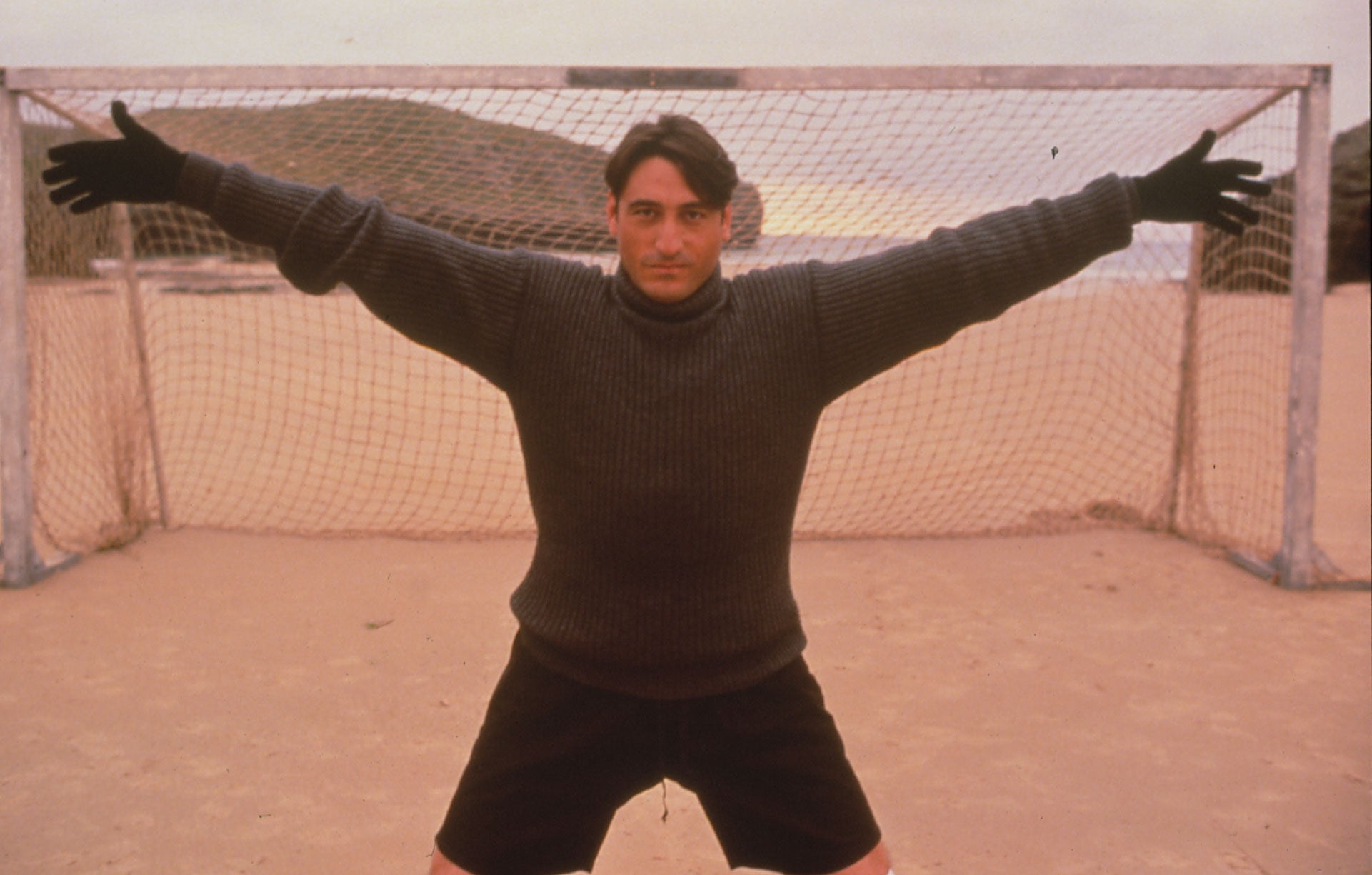 Rodada en la zona de Llanes, la playa de Barru tiene un especial papel protagonista. La película es la adaptación del relato escrito por el periodista Manuel Hidalgo, el cual resultó candidato al Goya por 'Mejor guión adaptado' junto al director, Gonzalo Suárez.