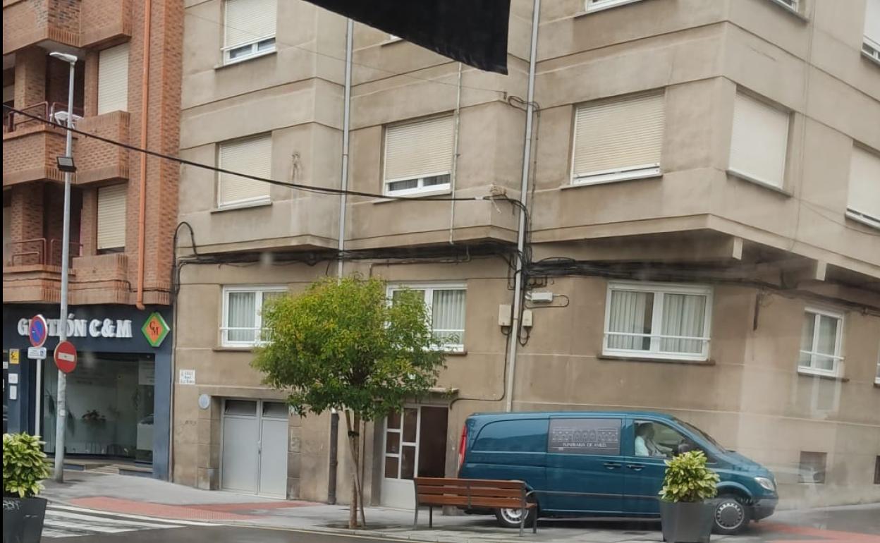 La calle Hermanos González Blanco donde se encuentra el domicilio de la fallecida.