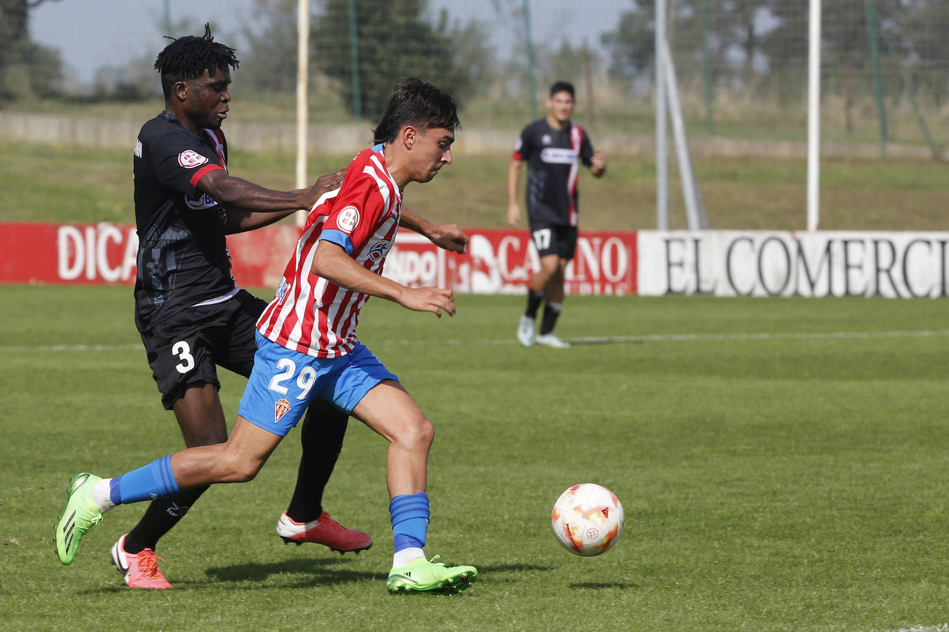 Fotos: Victoria del Sporting B frente a L&#039;Entregu (4-0)