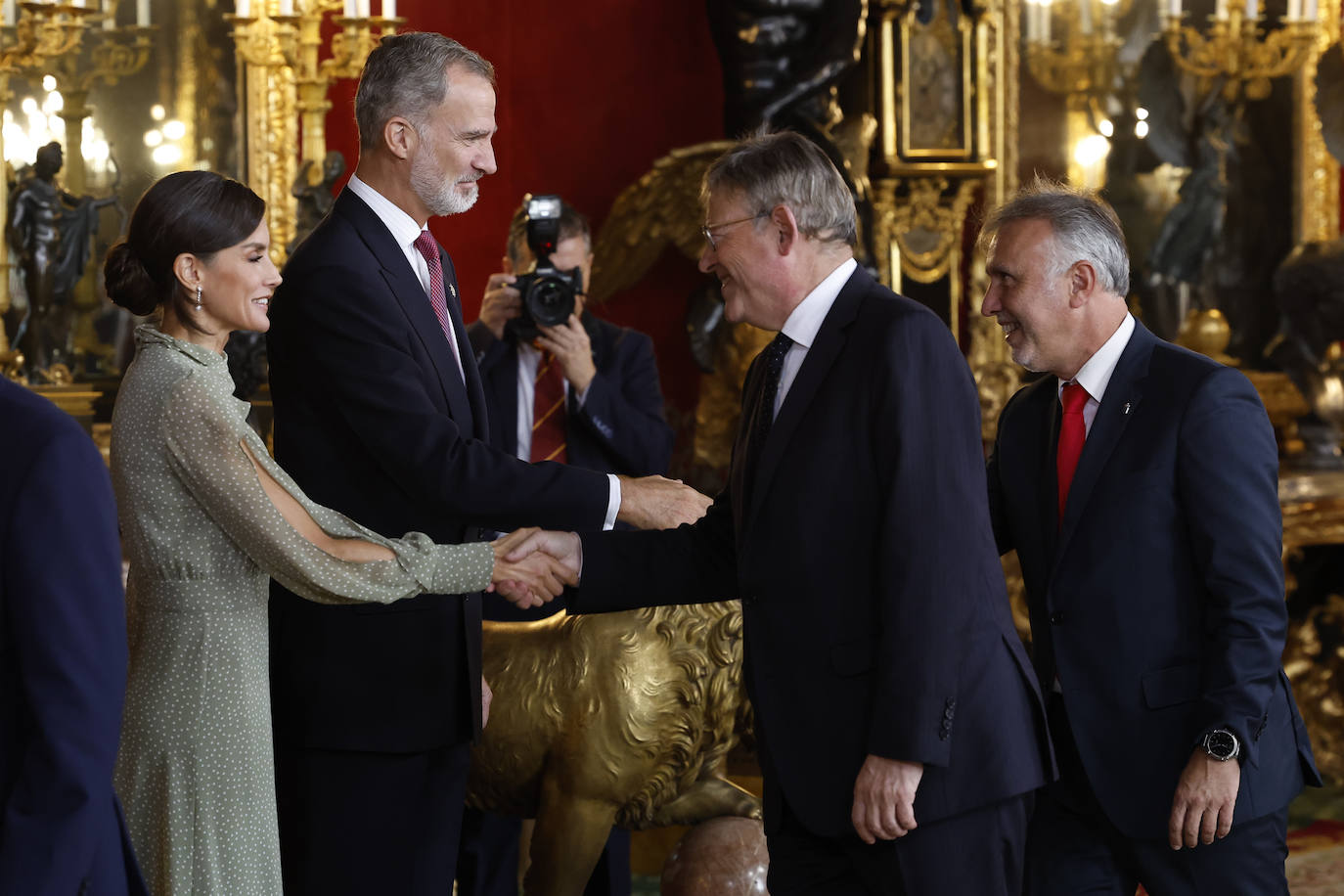Fotos: Así ha sido la recepción a las autoridades en el Palacio Real
