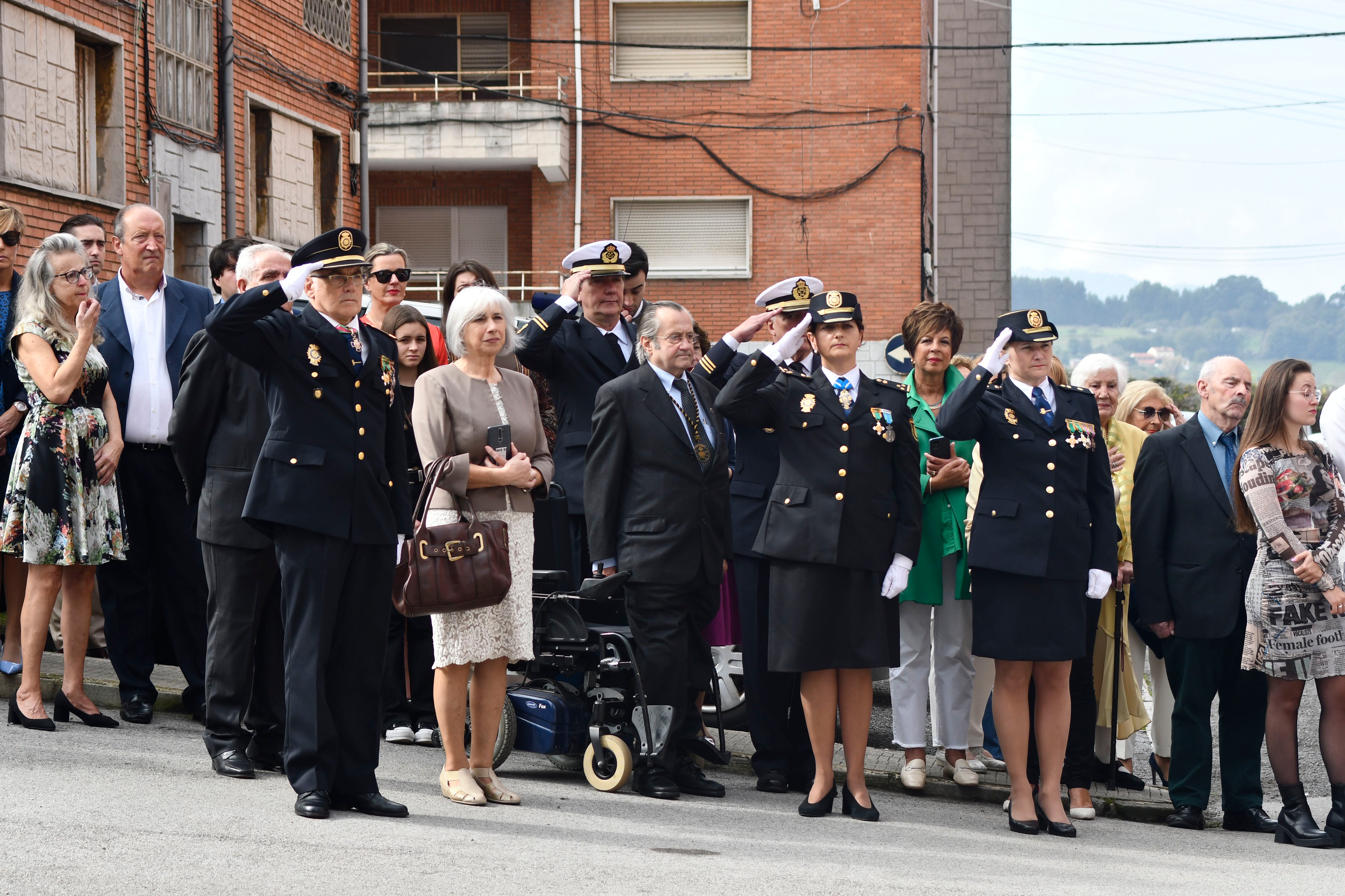 Fotos: La Guardia Civil festeja el Pilar en Bustiello