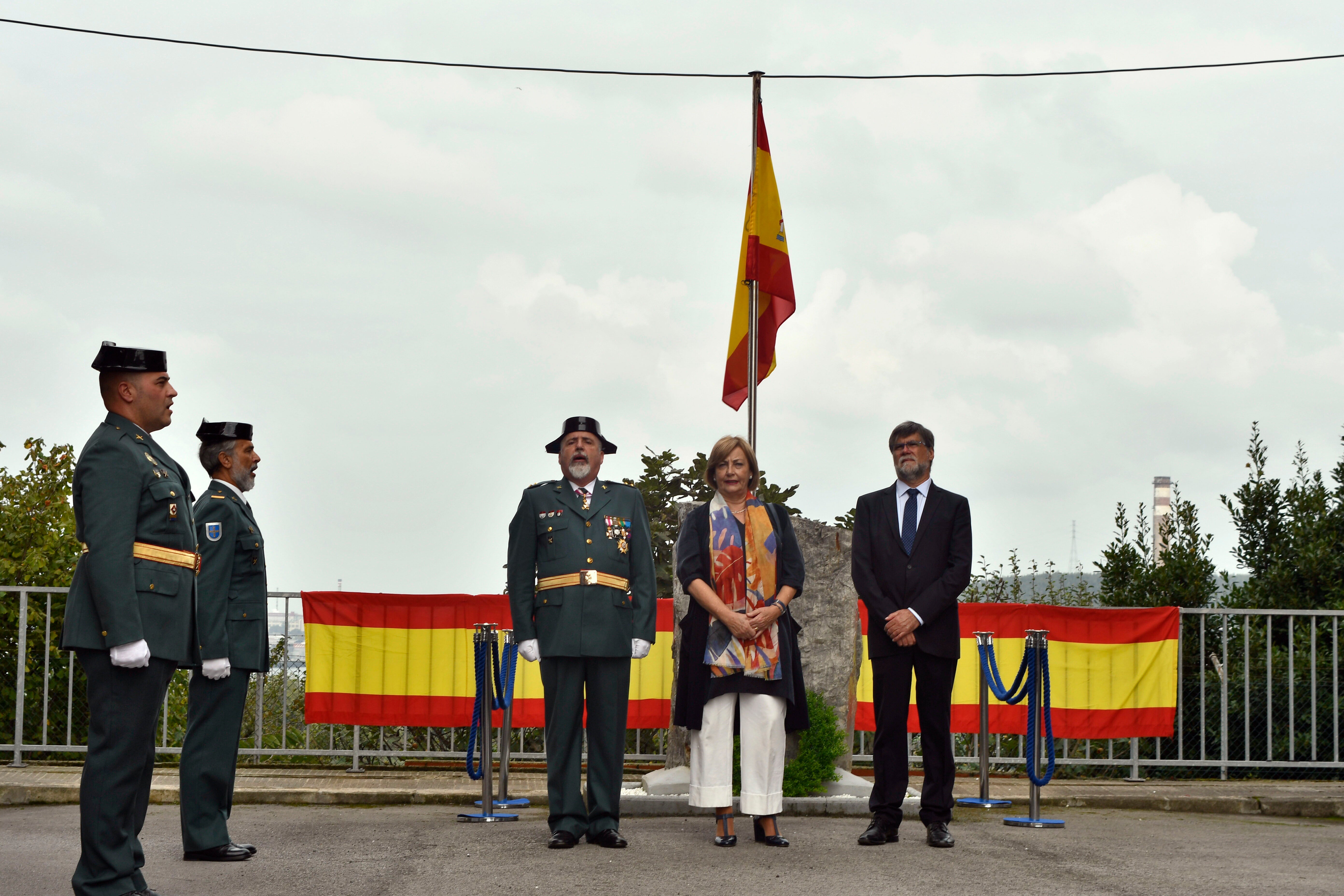 Fotos: La Guardia Civil festeja el Pilar en Bustiello