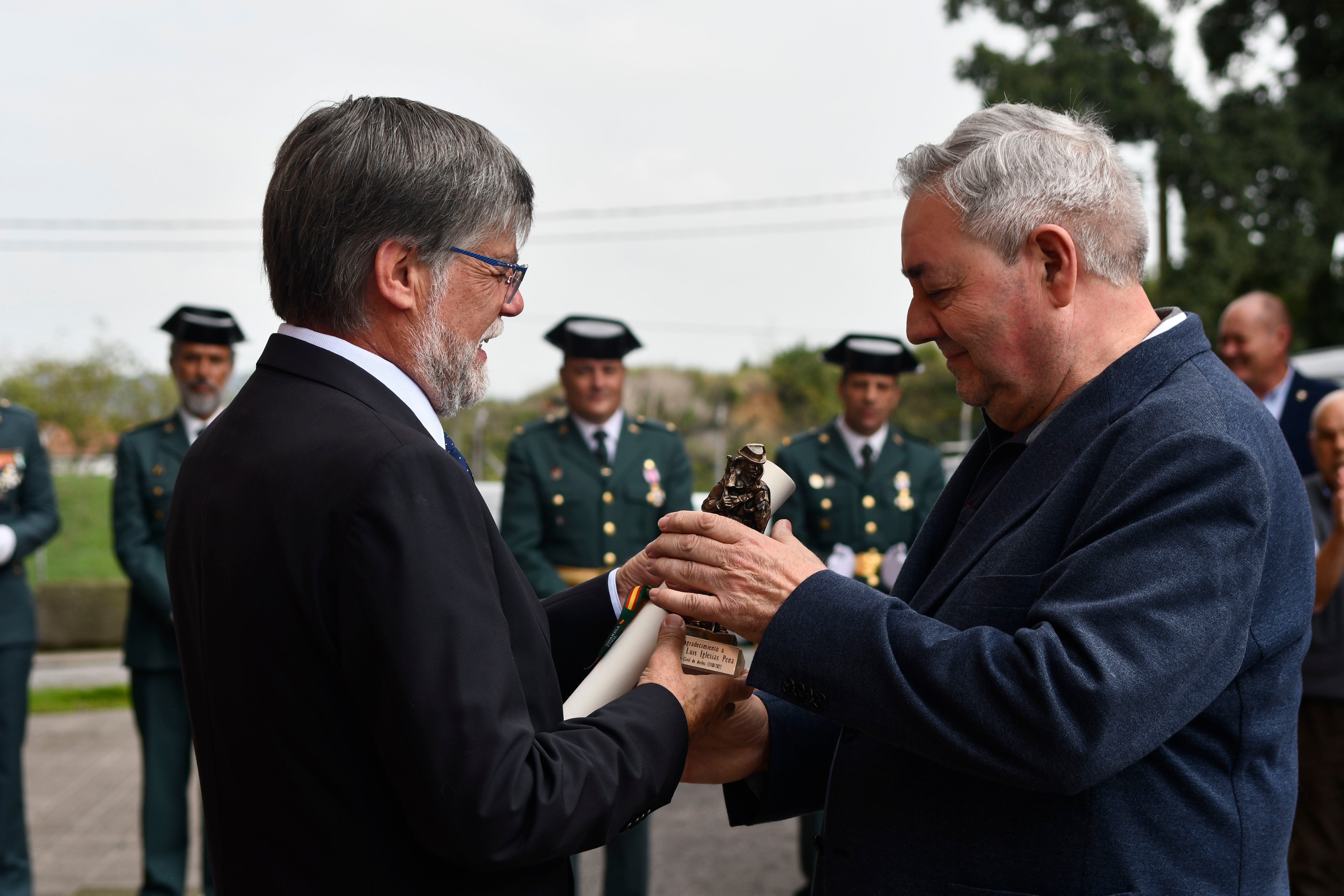 Fotos: La Guardia Civil festeja el Pilar en Bustiello