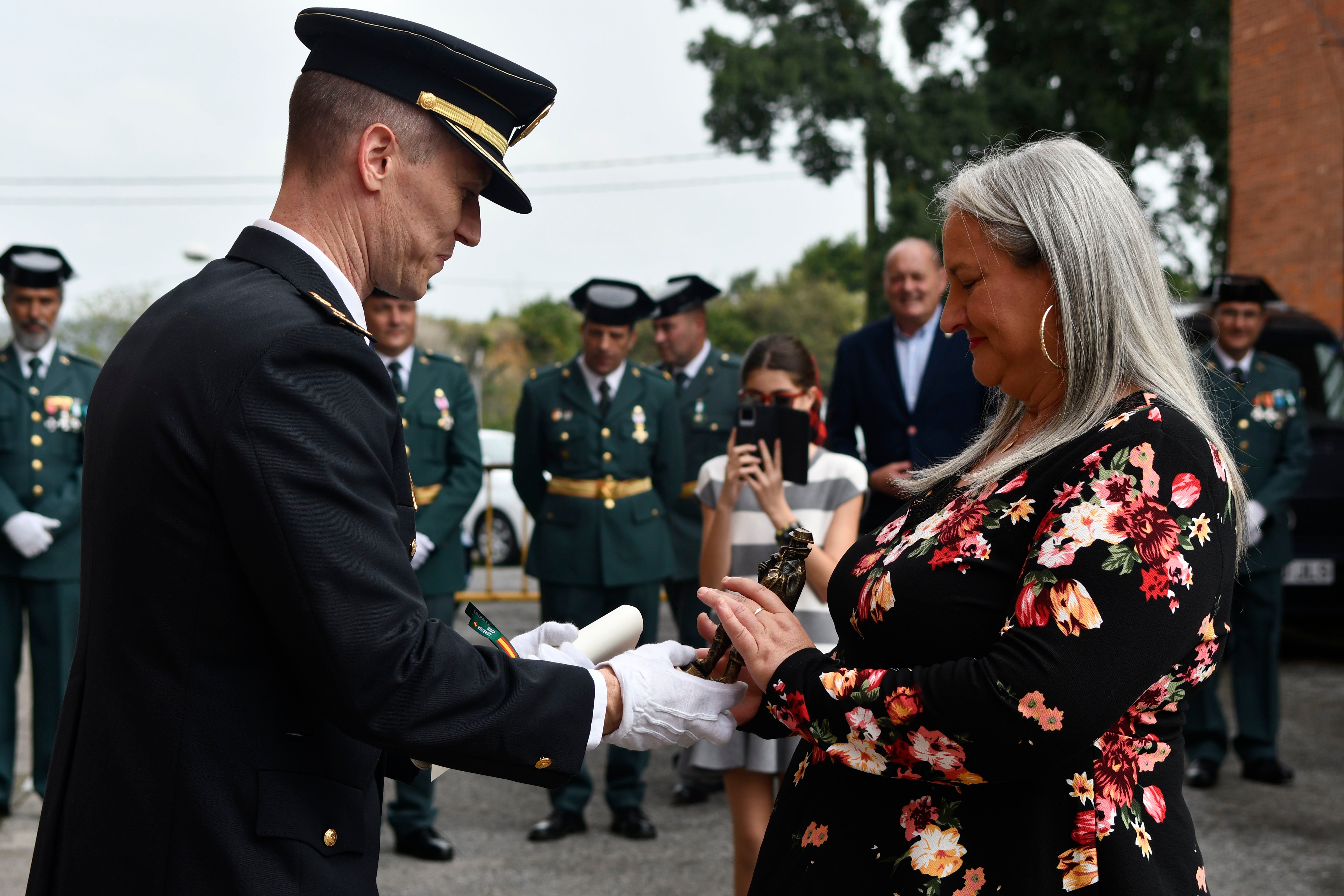 Fotos: La Guardia Civil festeja el Pilar en Bustiello