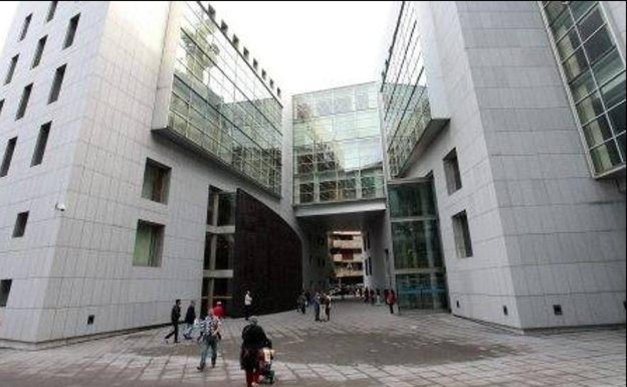 Piden 18 meses de cárcel para el hombre que ahorcó a su mascota en Parres