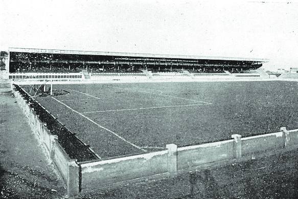El hormigón comienza a utilizarse como elemento de construcción en las gradas del estadio.