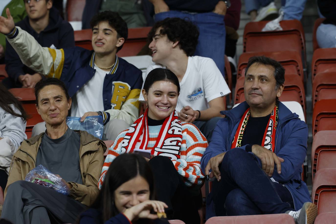 Fotos: ¿Estuviste en el Sporting - Eibar? ¡Búscate!