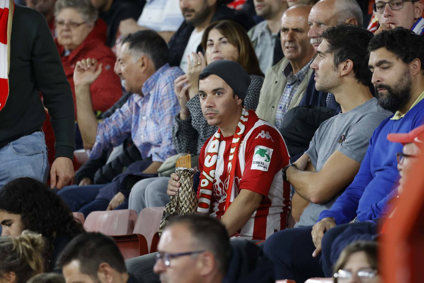 Fotos: ¿Estuviste en el Sporting - Eibar? ¡Búscate!